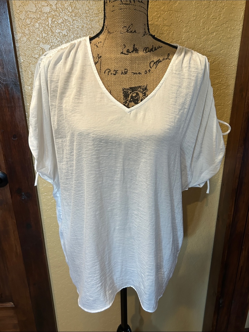 CAbi White Seaside top, style #5895, sz small, like new | offer in description